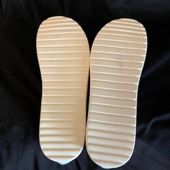 shoes - Picture 4 of 4